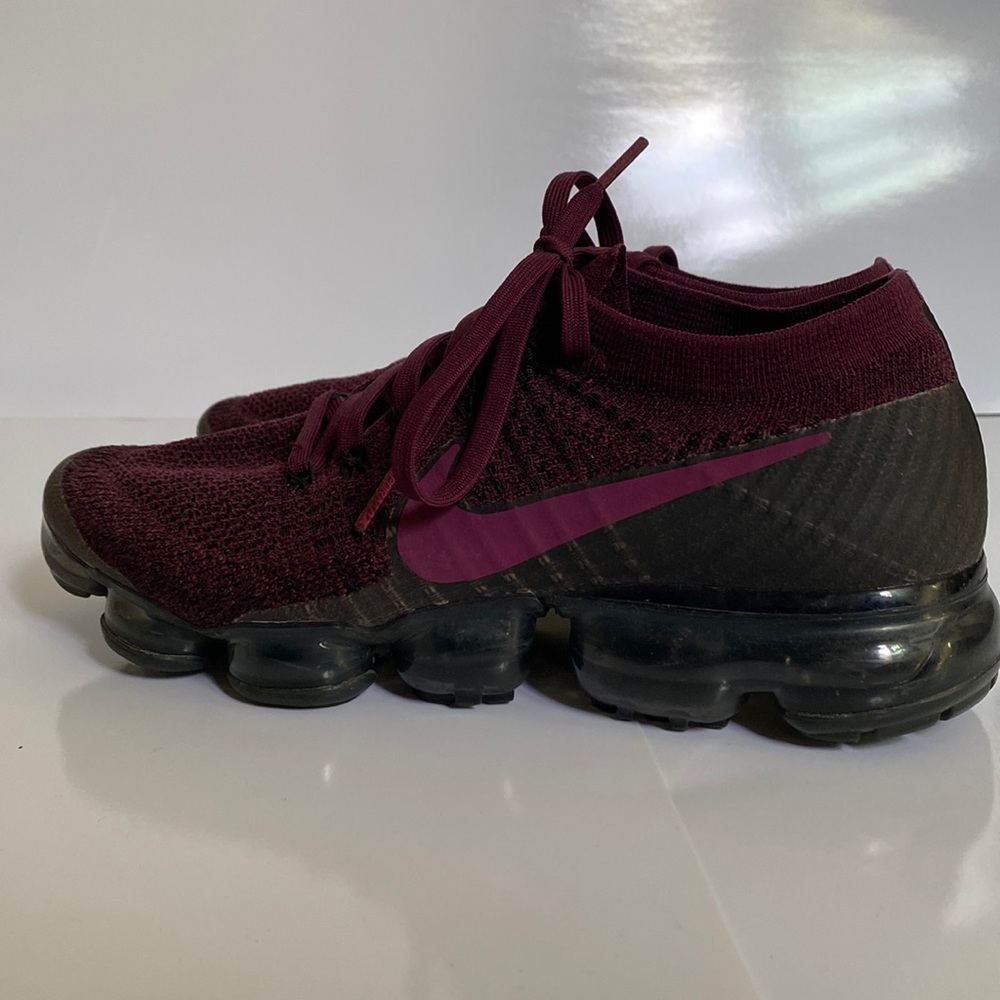 Women Nike Vapormax shoes. Size 8. Magenta color.